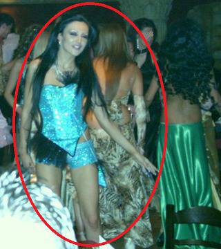 Само тук! Вижте Моника Валериева като абитуриентка! (СНИМКИ)