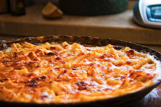 Печени макарони със сирене и кашкавал