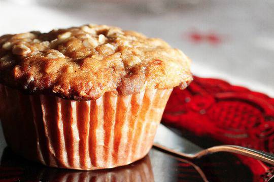 Мъфини с ябълки и овесени ядки