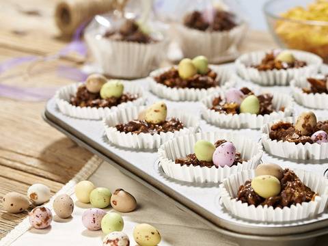 Великденски „тортички“ с шоколадови яйца