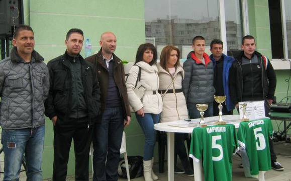 Благотворителен футболен турнир в памет на Велиян Парушев събра над 3000 лв.