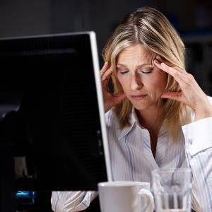 Защо изпитваме напрежение в очите при работа с компютър и как да го избегнем.