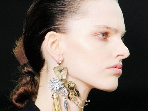 Как да си направите усукана конска опашка