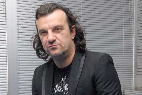 Aca Lukas оперира носа си – Ex-Yu музика: сръбска музика, биографии, дискографии, текстове на песни, новини