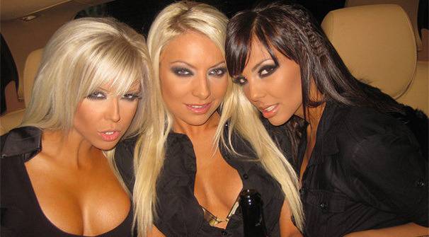 Николета, русата и черната Златка чакат голи за 10 бона