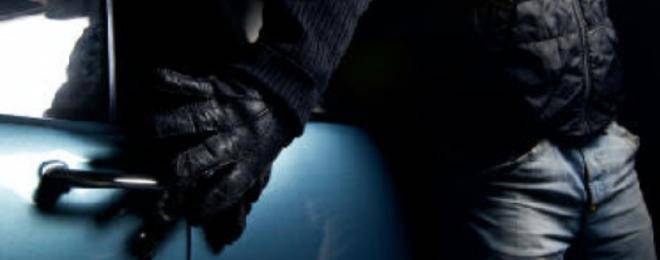 Задигнаха дамска чанта от кола посред бял ден в Добрич