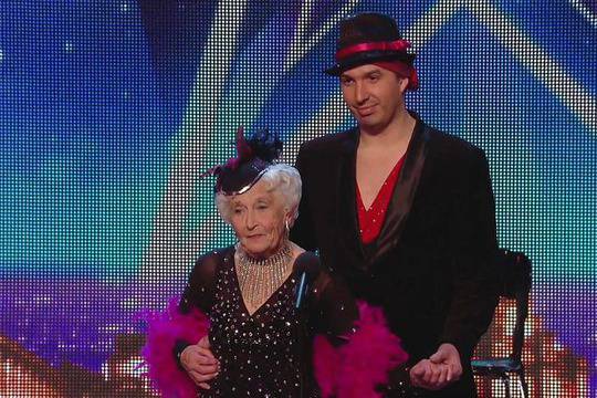 Най-старата танцьорка на акробатична салса