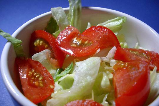 Салата от айсберг с домати