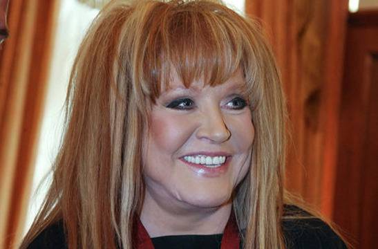 Алла Пугачова с орден “За заслуги пред Родината“