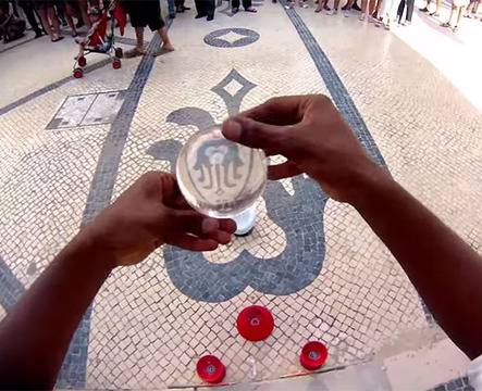 Най-смайващият уличен жонгльор