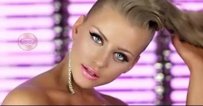 Deep Zone Project – Едно ферари с цвят червен ☀