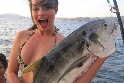 Марго Роби хваща риби и ги пуска