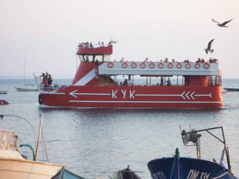 Вижте какво става на борда на „Кук“, който ще ни вози до о-в Св. Анастасия (СНИМКИ)