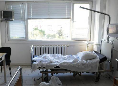 Здравни абсурди: Болница отчита мъж и жена в едно легло