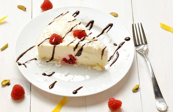 Парфе с кисело мляко и малини