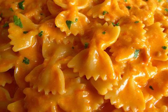 Паста с доматено-сметанов сос