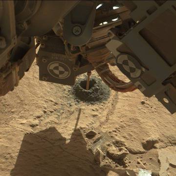 КОСМОС БГ – сайт за космонавтика – Марсоходът „Кюриосити“ отново започна да дълбае скалите на Марс