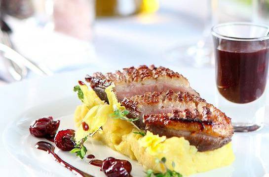 Патешки гърди със сос от нар