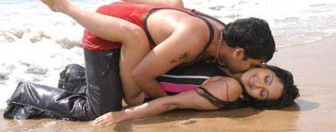 Двойка ентусиасти изпробвали 365 пози от Кама Сутра за 3 месеца!