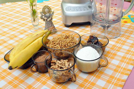 Крем „Житен дар“ с покълнал лимец, орехи, банани и фурми