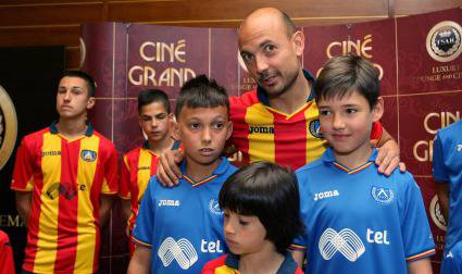 Левски представя новия екип срещу Лацио (галерия)