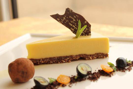 Бял шоколадов кейк с цитрусови плодове