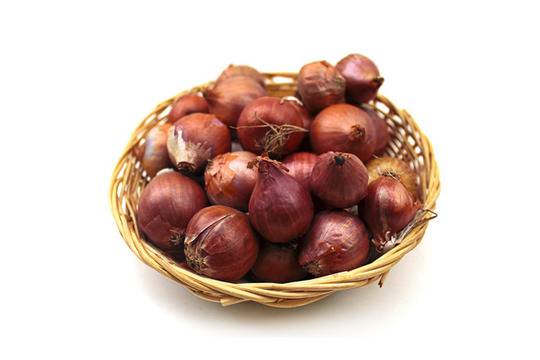 Три рецепти с лук срещу разширени вени