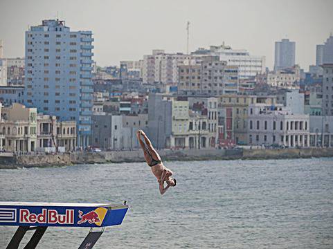 Блейк Олдридж с победа-дебют в световните серии Red Bull Cliff Diving 2014