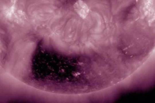 НАСА засне дупка на Слънцето