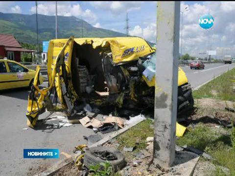 Микробус на Спиди се разцепи на две днес при катастрофа