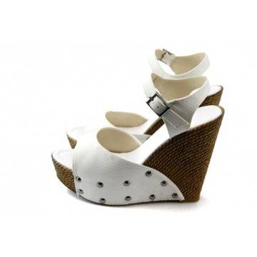 Бели дамски сандали с платформа МИ 150-1949 белиKP