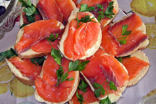 Сандвичи с пушена сьомга