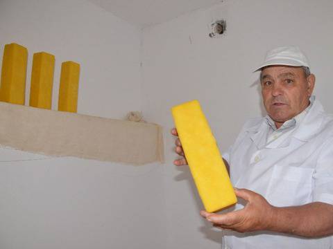 Мандра в Бъзън първа в областта прави сирене и кашкавал от собствено мляко