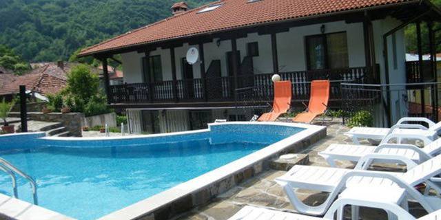 Почивка в Троян, хотел Чифлика Хилс! 3 нощувки, 3 закуски, басейн на ТОП цена!