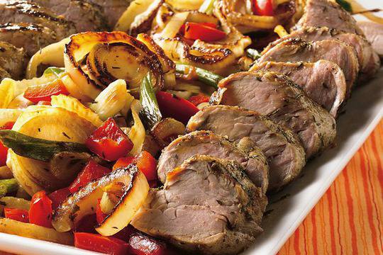 Свинско филе на скара със зеленчуци