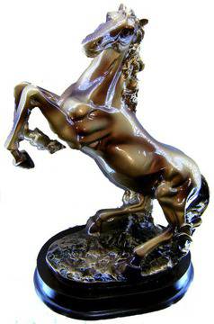 Фигура от полирезин на кон скачащ нагоре 24 см.