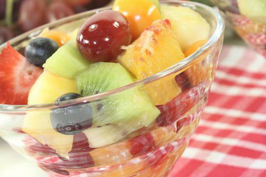 Плодова салата с грозде и пъпеш