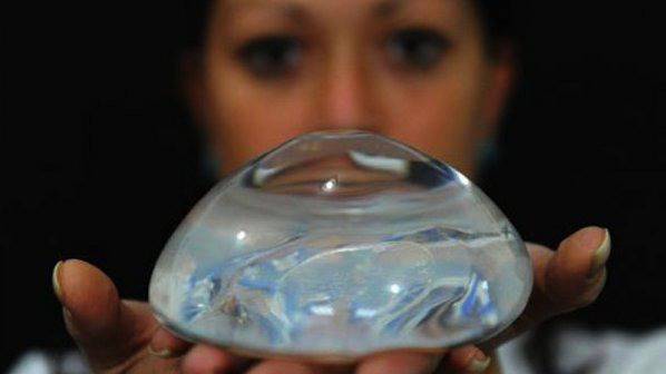 Скандално! Българки съдят фирма за силиконови импланти!