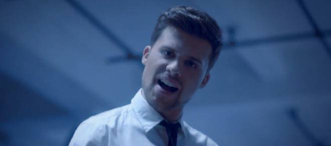 Христо Младенов с дебютно видео „Продължавам“