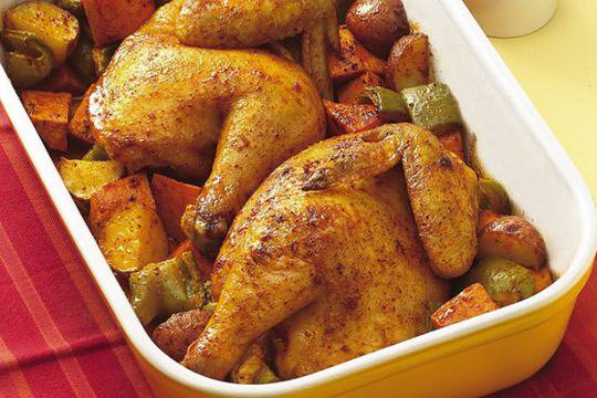 Печено пиле с пресни картофи