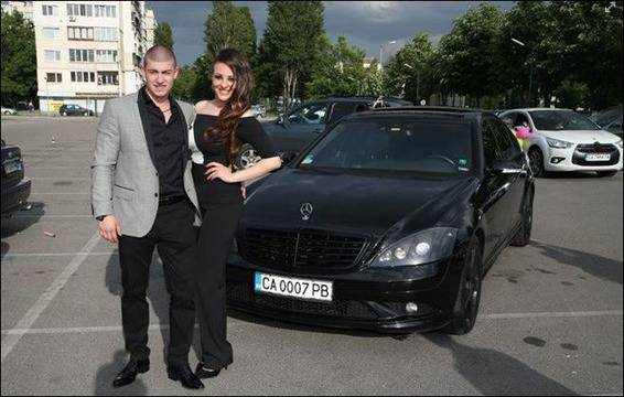 Симона Загорова засенчи абитуриентки на бала на Симеон Данев