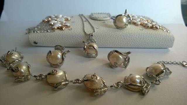 КОМПЛЕКТИ ОТ ЕСТЕСТВЕНИ ПЕРЛИ – Бижута и колиета. Онлайн магазин за ланци от медицинска стомана, колиета и бижута