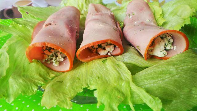 Вкусотиите на Бубето: „Рулца“ от шунка със сирене, копър и чесън