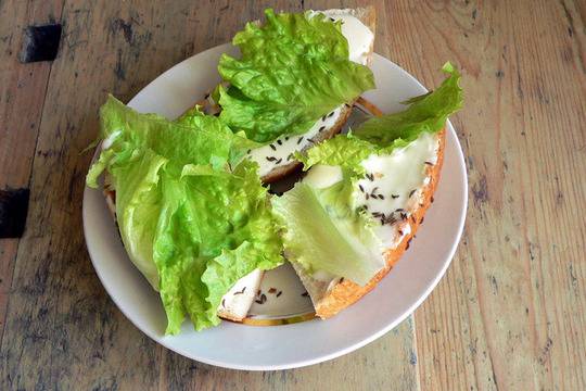 Сандвичи с крем сирене и ким