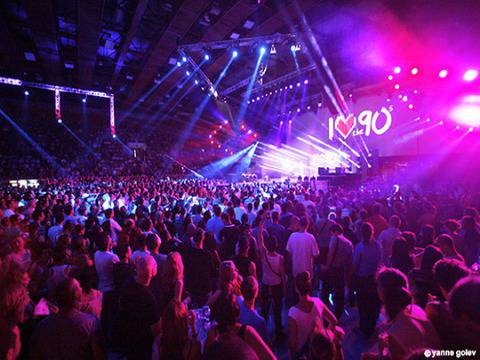 И Nana сред звездите на „Обичам 90-те“ в София