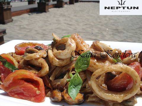 Ресторант Нептун залага на лека и здравословна храна, Нели Грегъри гостува в нощния бар