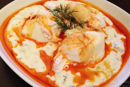 Яйца по панагюрски с кисело мляко