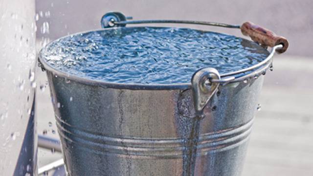 Глоби за напояване с питейна вода