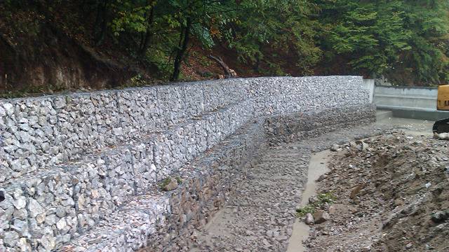 Започва изграждането на четири подпорни стени в Дупница