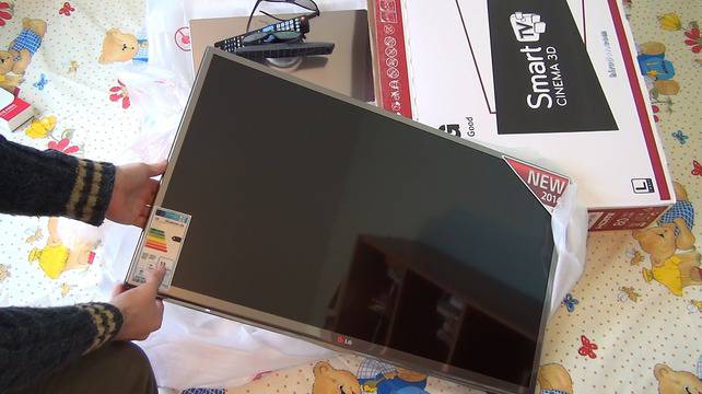 Unboxing and test of LG 32LB650V ZN Smart Cinema 3D TV in 3D 4K UHD